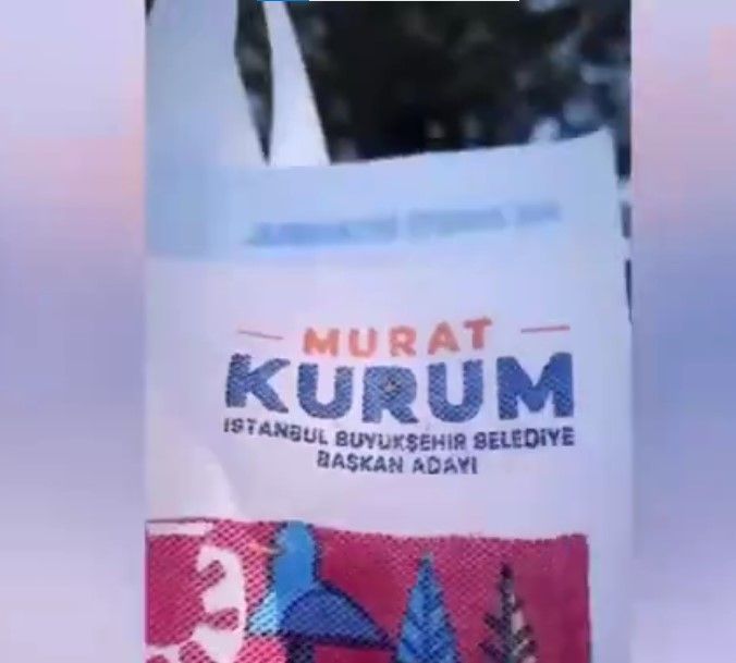Murat Ünalmış, Cumhur İttifakı'nın İstanbul adayı Murat Kurum adına kapısına bırakılan hediyeleri çöpe attı! Ünlü oyuncuya tepki yağıyor 4