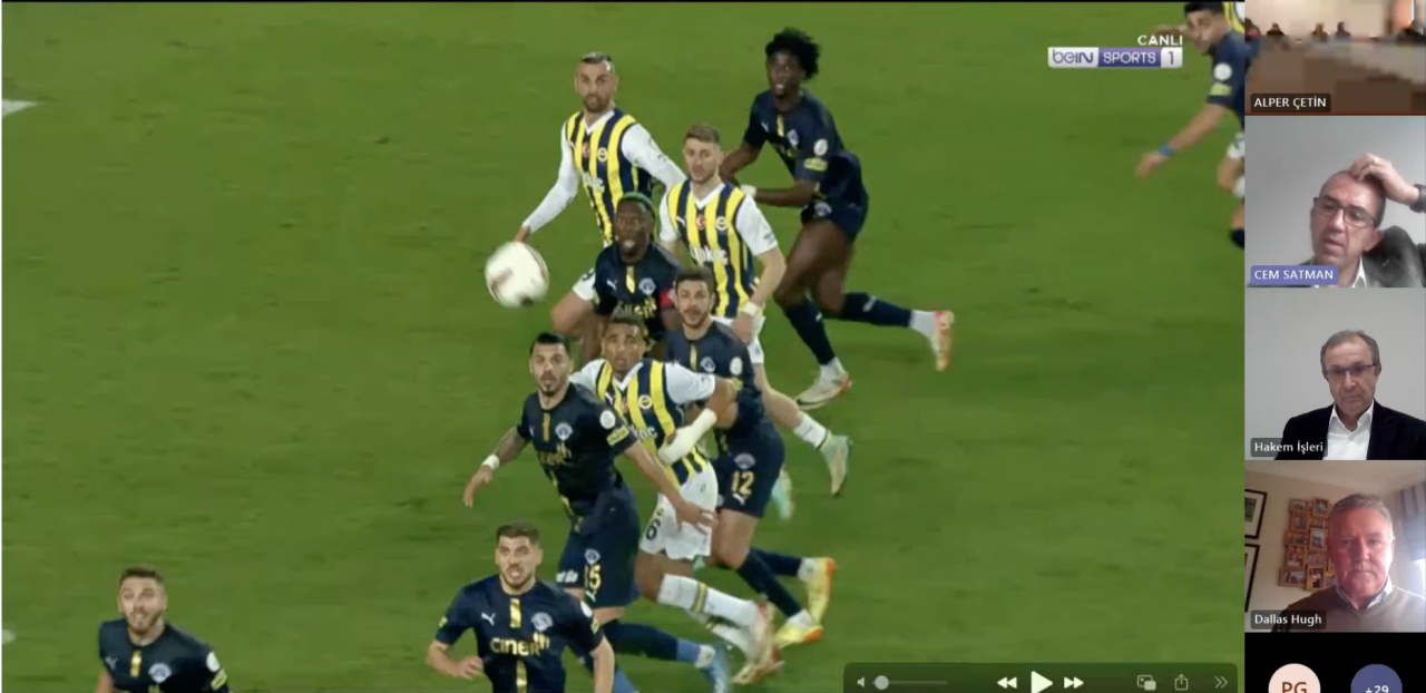 Fenerbahçe - Kasımpaşa maçının hakem kaydı yayınlandı! Herkesi şaşkına çeviren skandal itiraf geldi: "Ben de şimdi görüntüleri izleyince net bir el göremiyorum" Hugh Dallas çılgına döndü: Burada amaç objektiflik ya 4