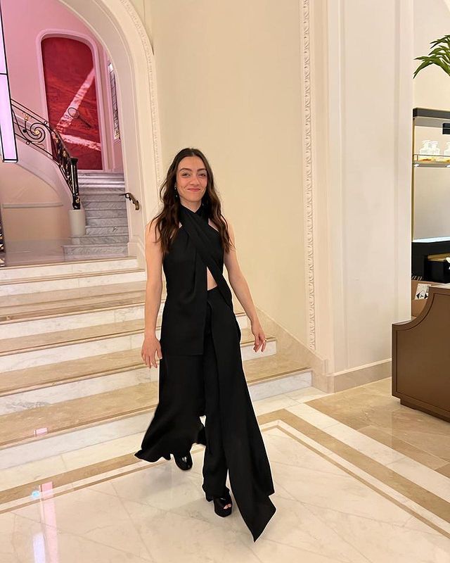 Merve Dizdar yakın arkadaşı Ezgi Mola'nın doğum gününü o karelerle kutladı 4
