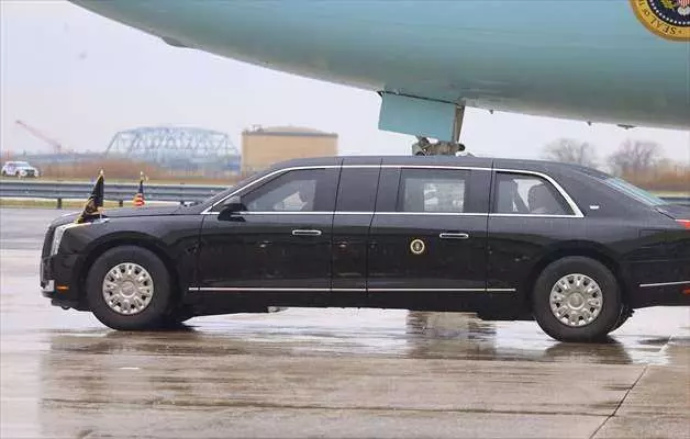 New York caddelerinde görülmemiş olay! 20 kum dolu kamyonla Joe Biden'ı korudular... 17