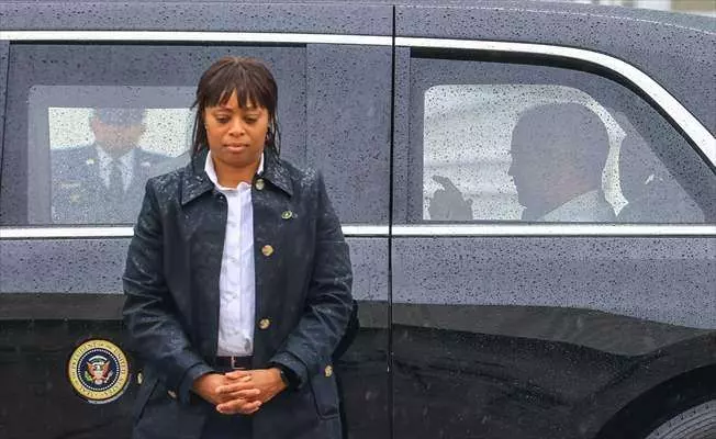 New York caddelerinde görülmemiş olay! 20 kum dolu kamyonla Joe Biden'ı korudular... 21