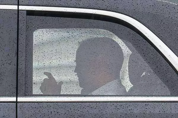 New York caddelerinde görülmemiş olay! 20 kum dolu kamyonla Joe Biden'ı korudular... 22