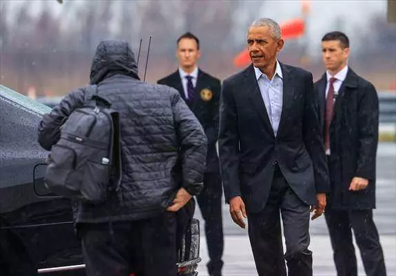 New York caddelerinde görülmemiş olay! 20 kum dolu kamyonla Joe Biden'ı korudular... 27