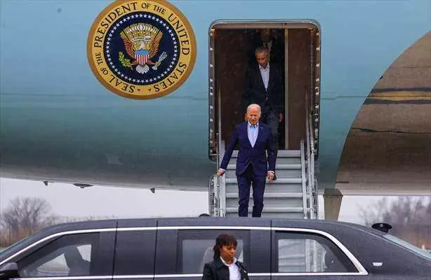 New York caddelerinde görülmemiş olay! 20 kum dolu kamyonla Joe Biden'ı korudular... 31