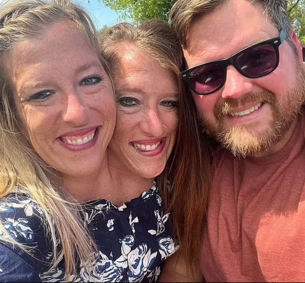 Yapışık ikizler Abby ve Brittany Hensel, ABD'li bir gazi ile dünya evine girdi! 3
