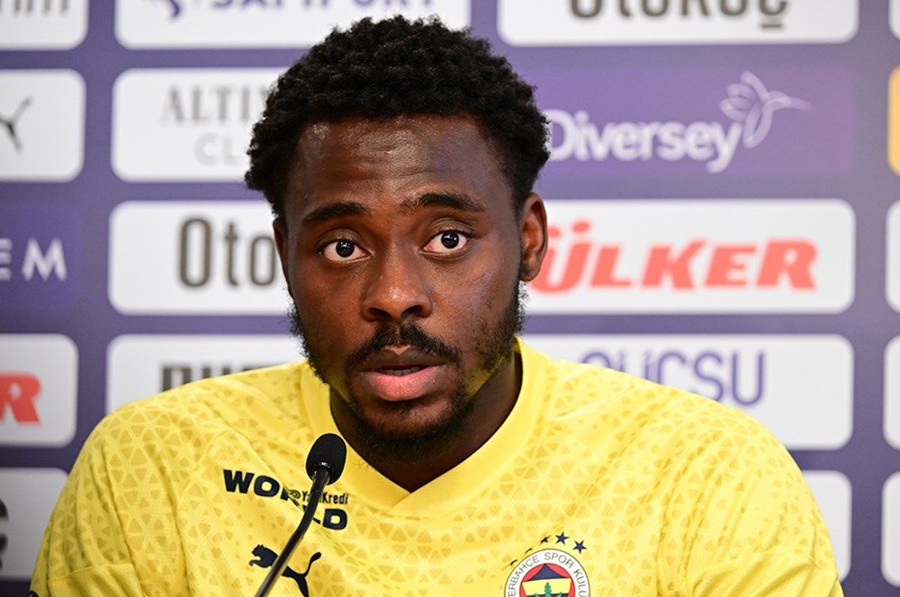 Osayi Samuel'den olay açıklama: "Taraftarlardan bazıları silahlı ve ellerinde kesici aletler vardı! Kalecimiz kanlar içinde yerde kaldı! Kendimizi savunmak zorundaydık" 4