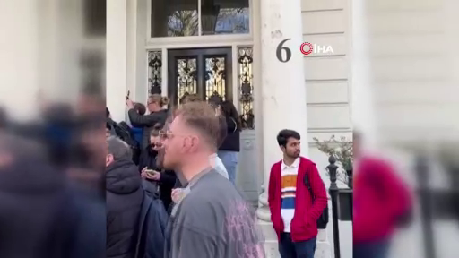 Buckingham Sarayı önünde elektrikli bisiklet patladı 7