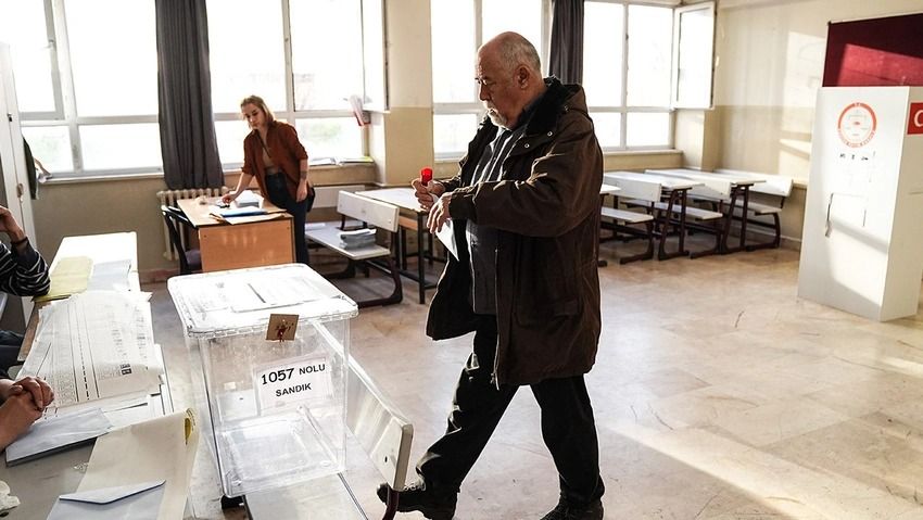 Türkiye sandık başında: 81 ilde oy verme işlemi başladı 5