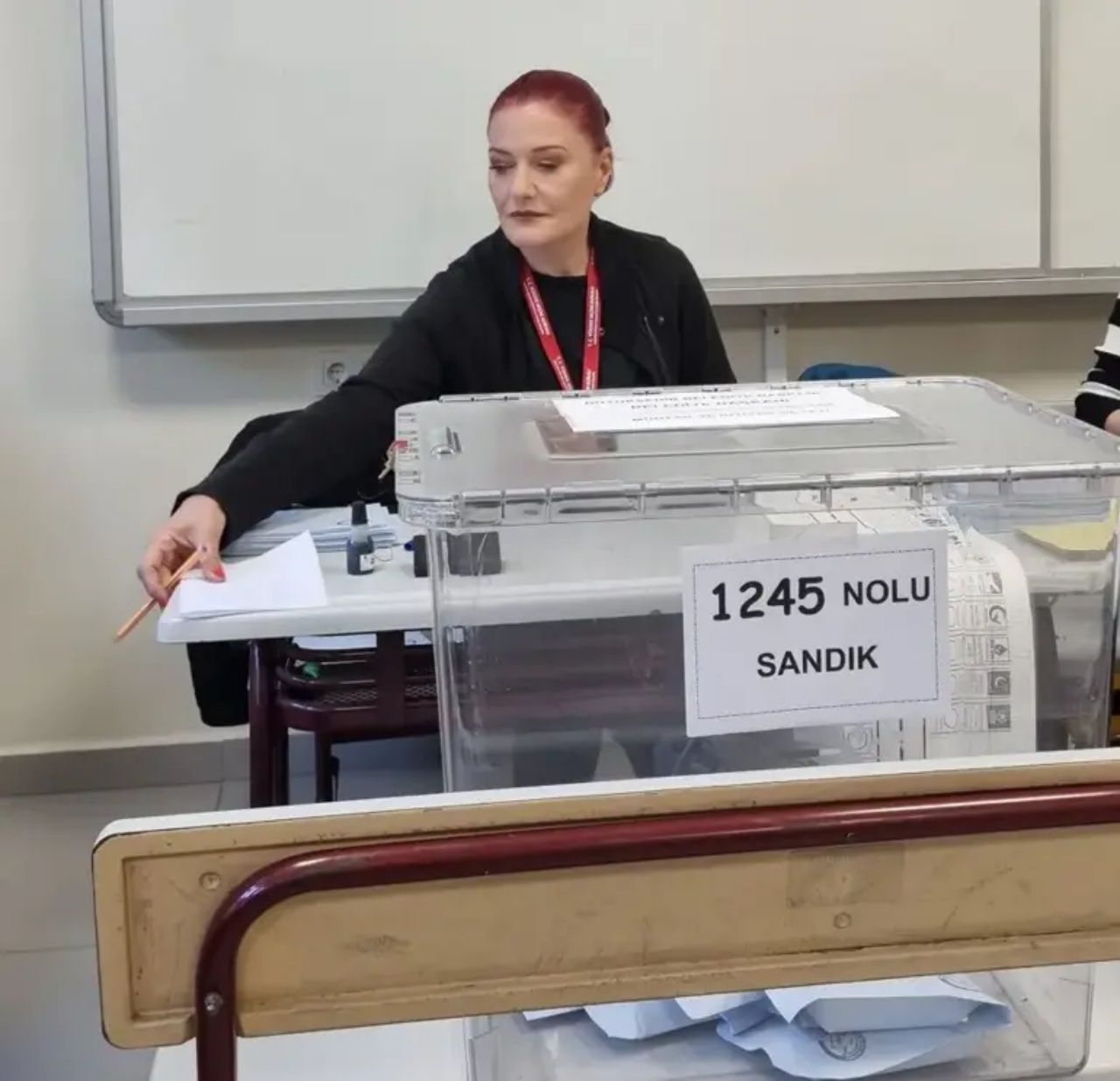 Seçmene sürpriz! Candan Erçetin Sandık Kurulu Üyesi oldu 3