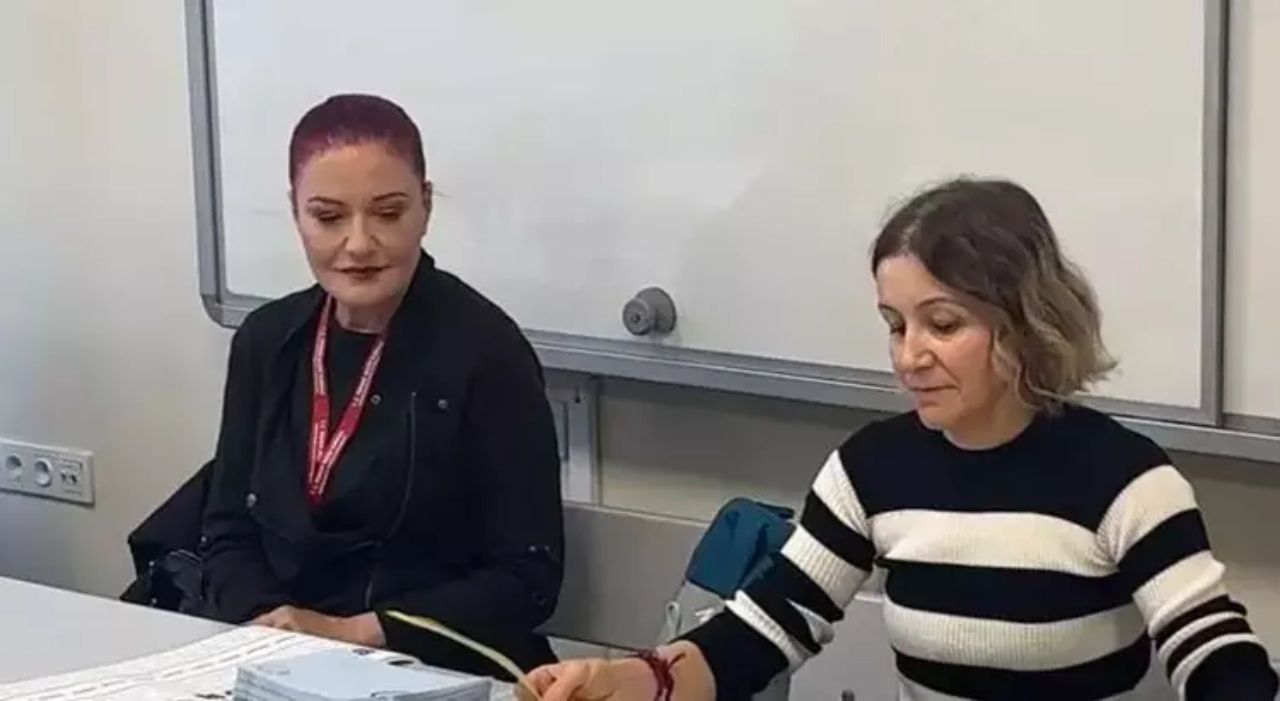 Seçmene sürpriz! Candan Erçetin Sandık Kurulu Üyesi oldu 4