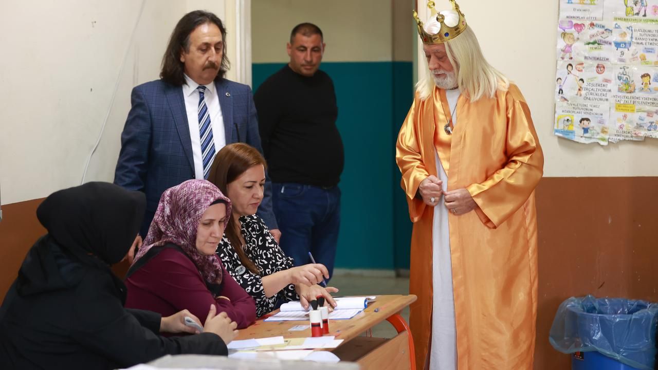 Kral olan da var, astronot olan da! İşte sandık başından renkli kareler 3
