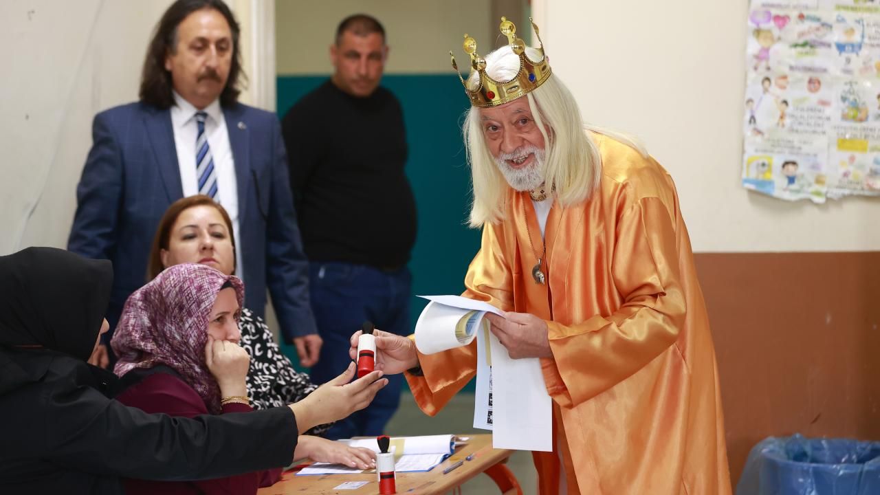 Kral olan da var, astronot olan da! İşte sandık başından renkli kareler 4
