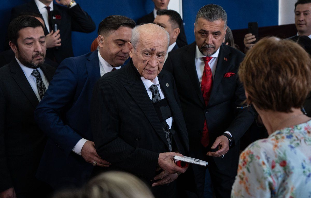 Devlet Bahçeli'nin kolundaki sargı ve yüzündeki morlukların nedeni belli oldu! MHP'den açıklama... 1