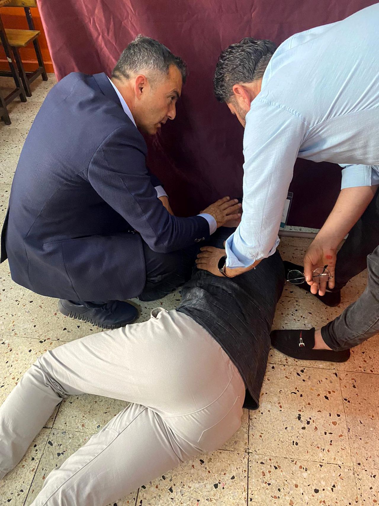 Rahatsızlanan müşahide ilk müdahaleyi doktor başkan adayı yaptı 1