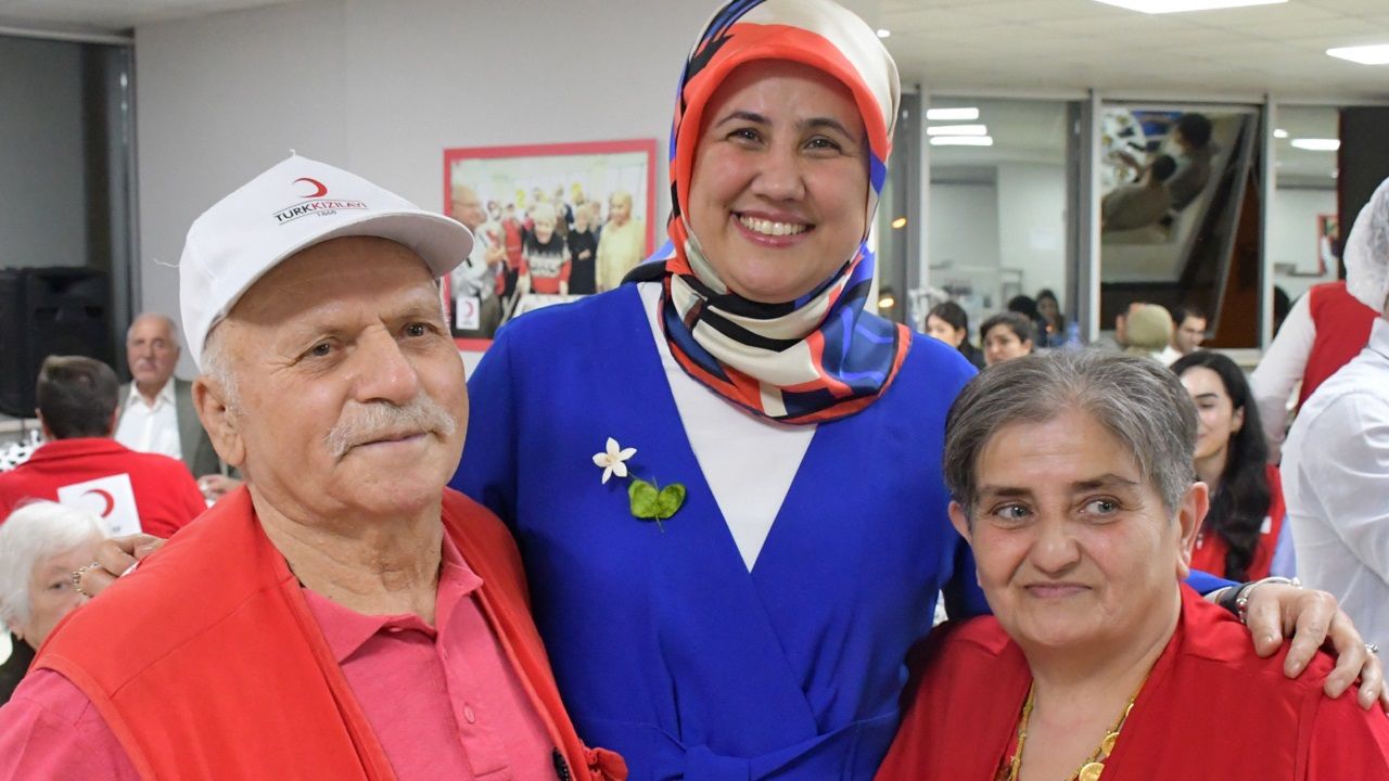 Kızılay Genel Başkanı Yılmaz ve İtalyan şef Danilo, Düzce'de huzurevi sakinleriyle iftar yaptı 2