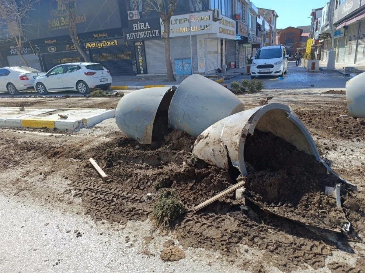 Mazbatayı alamayan Abdullah Zeydan ve destekçileri Van'ı karıştırdı! Sokaklar savaş alanına döndü... 4