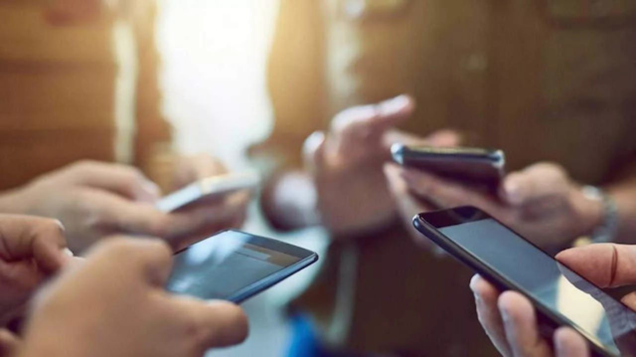 Cep telefonuyla görüşmede tavan fiyat belirlendi! İşte yeni tarife 4