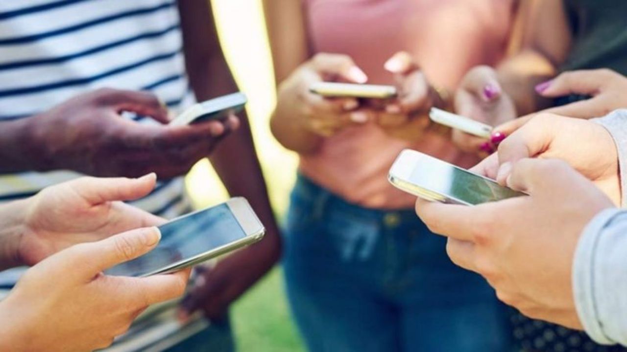 Cep telefonuyla görüşmede tavan fiyat belirlendi! İşte yeni tarife 5