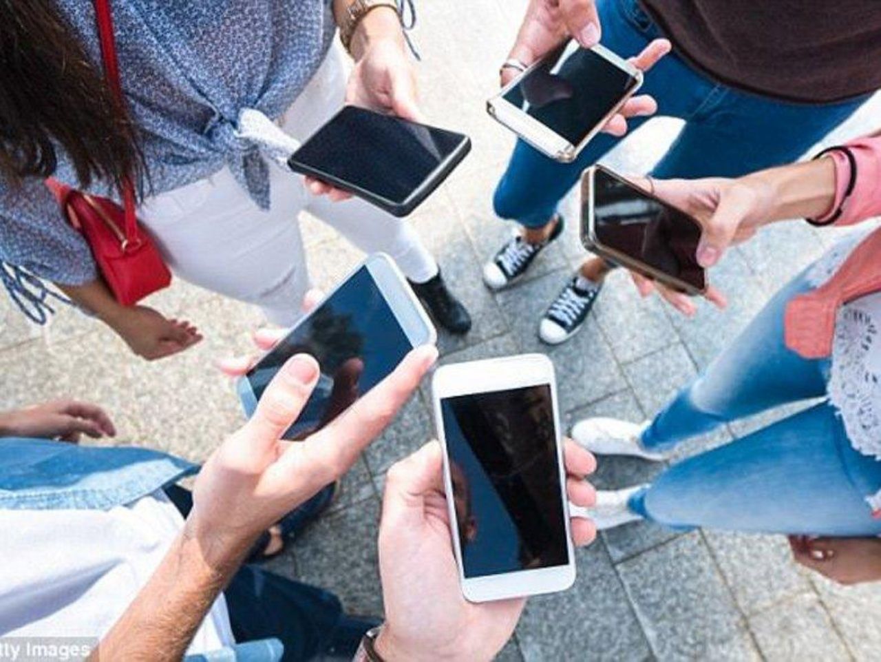 Cep telefonuyla görüşmede tavan fiyat belirlendi! İşte yeni tarife 6