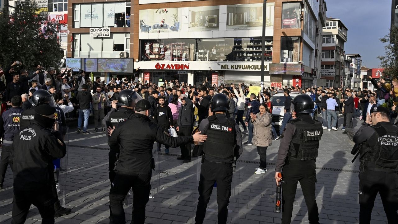 Esenyurt'ta izinsiz gösteri! Polisin uyarılarına rağmen dağılmadılar 3