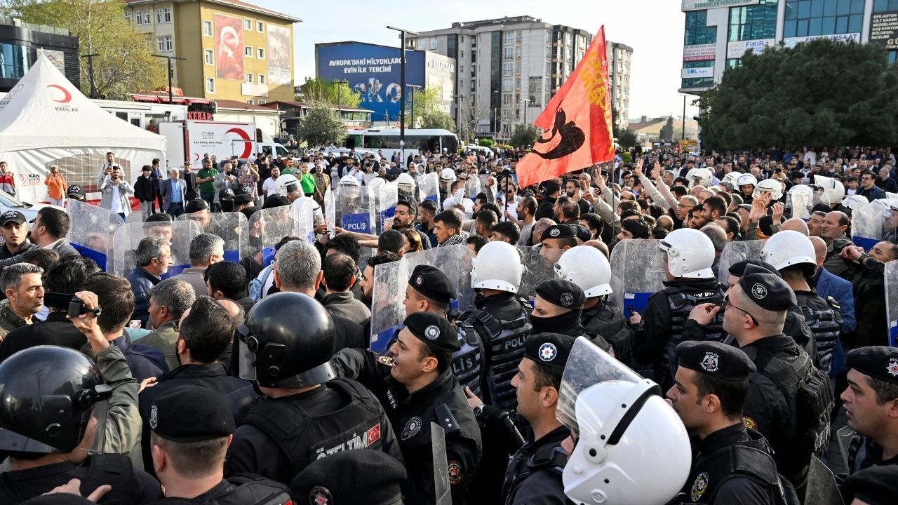 Esenyurt'ta izinsiz gösteri! Polisin uyarılarına rağmen dağılmadılar 4