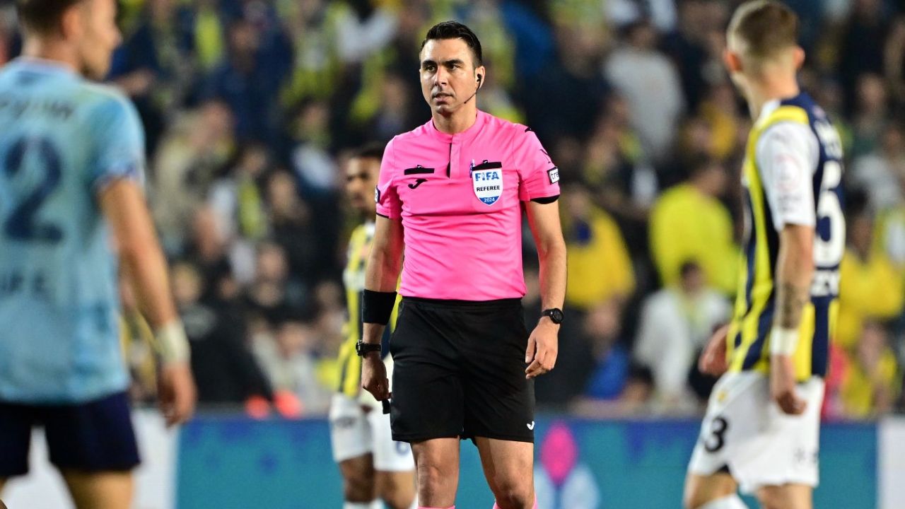 “Fenerbahçe maçının hakemi evlere şenlik! Adana Demirspor’un net penaltısını ne hakem gördü ne de VAR! Attıkları gol öncesi verilen faul kararı da yanlıştı, hiçbir temas yok!” 7