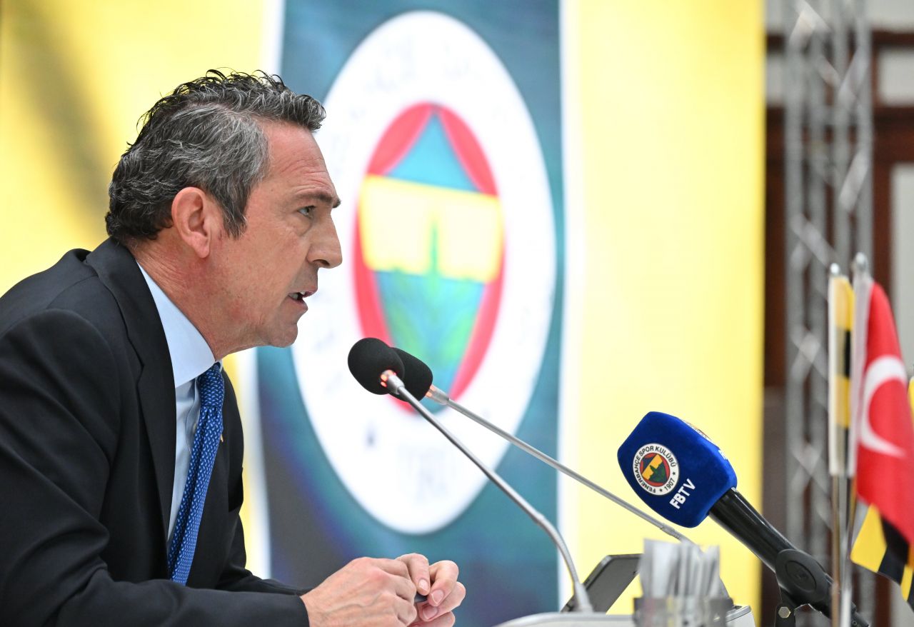 "Bu İrfan Can Eğribayat'tan hiçbir şey olmaz! Sen kalkıp Trabzon maçında sağa sola olta hareketi yapacağına, ayağındaki topu rakibe atmamayı öğren önce! Sporcu falan değil bu adam" 8