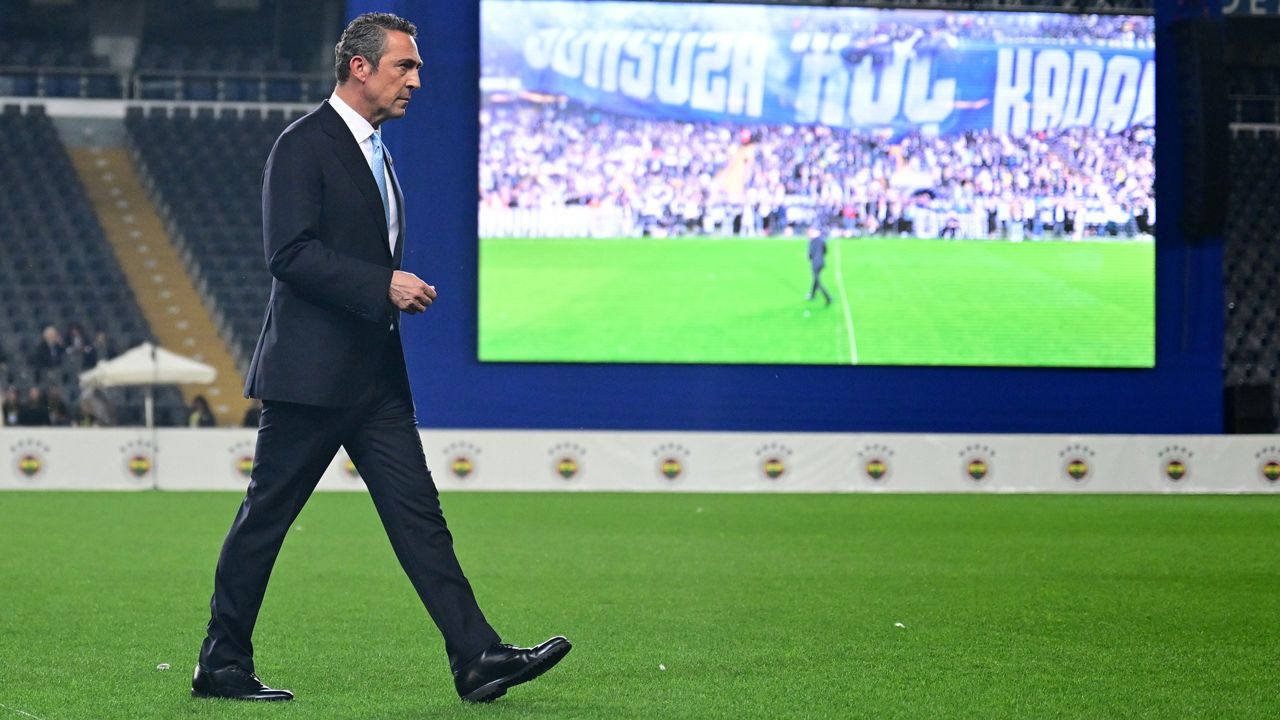 "Bu İrfan Can Eğribayat'tan hiçbir şey olmaz! Sen kalkıp Trabzon maçında sağa sola olta hareketi yapacağına, ayağındaki topu rakibe atmamayı öğren önce! Sporcu falan değil bu adam" 6