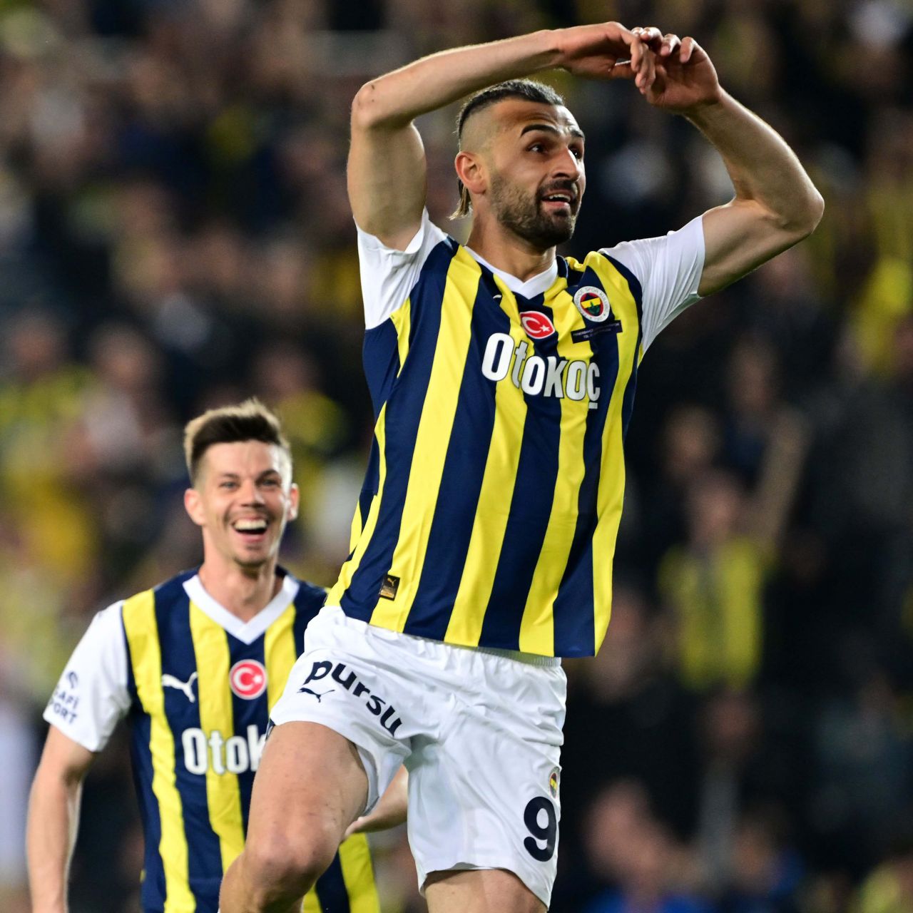 “Jayden Oosterwolde’nin müdahalesi dışarıda başlayıp içerde devam ediyor. Penaltı ve kırmızı kart verilmeliydi! Benim ‘hissiyatım’ böyle!” 6