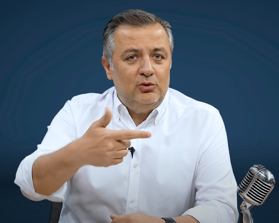 “Jayden Oosterwolde’nin müdahalesi dışarıda başlayıp içerde devam ediyor. Penaltı ve kırmızı kart verilmeliydi! Benim ‘hissiyatım’ böyle!” 3