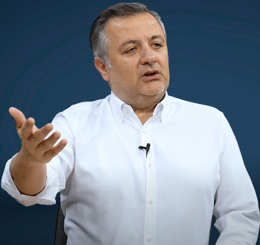 “Jayden Oosterwolde’nin müdahalesi dışarıda başlayıp içerde devam ediyor. Penaltı ve kırmızı kart verilmeliydi! Benim ‘hissiyatım’ böyle!” 4