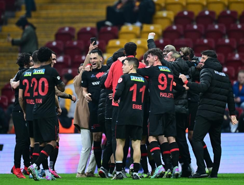 Ve Süper Lig'in şampiyonu belli oldu! Tüm analizler yapıldı, yapay zeka devreye girdi: Küme düşecek takımlar ve şampiyon olacak takım.... 3