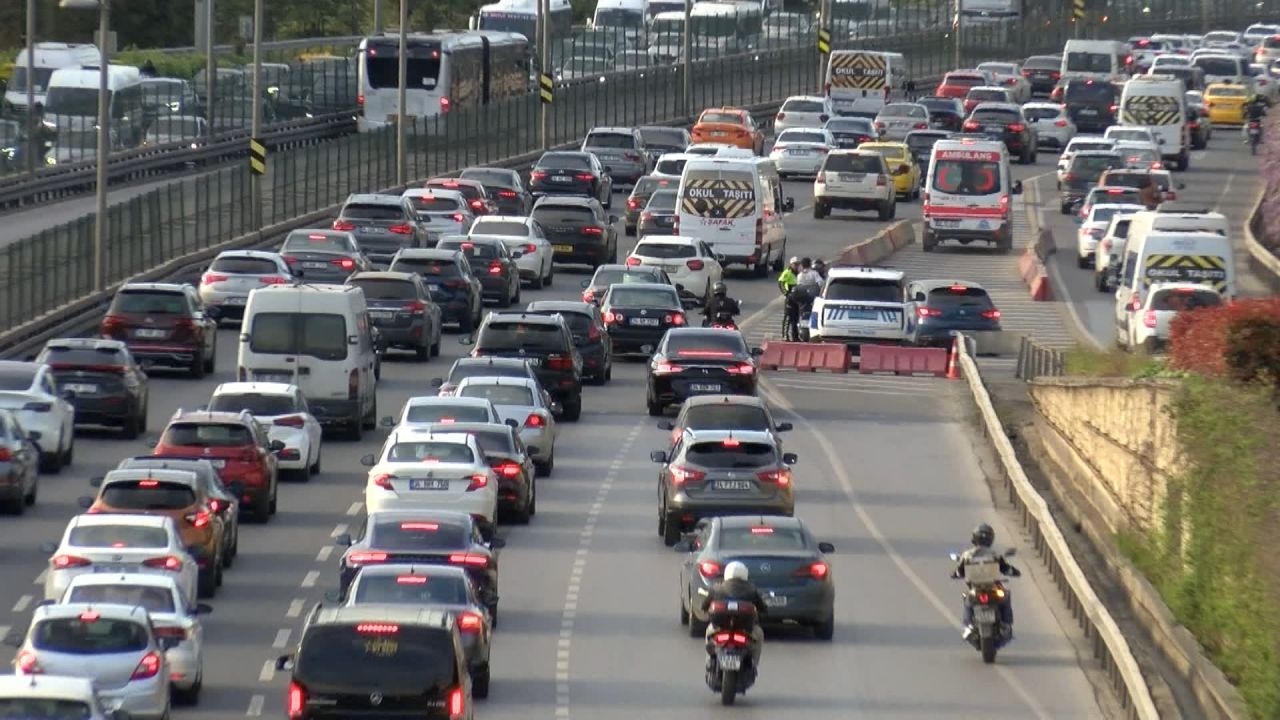 İstanbul'da trafik yoğunluğu yaşanıyor! İşte son durum! 1