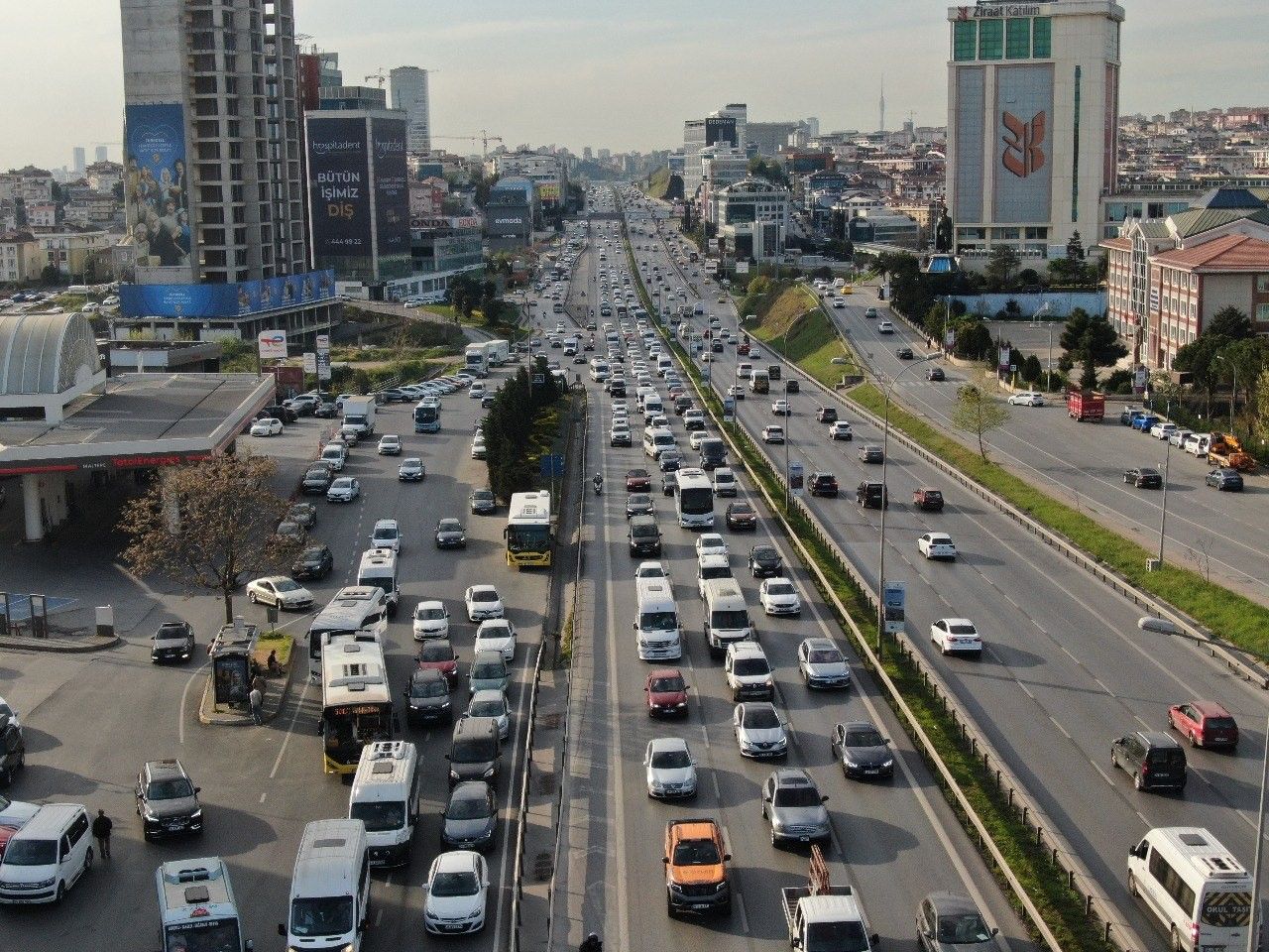 İstanbul'da trafik yoğunluğu yaşanıyor! İşte son durum! 2