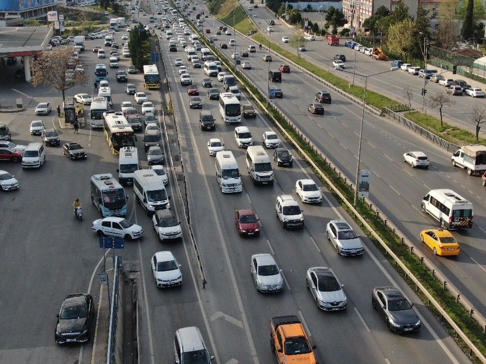 İstanbul'da trafik yoğunluğu yaşanıyor! İşte son durum! 4