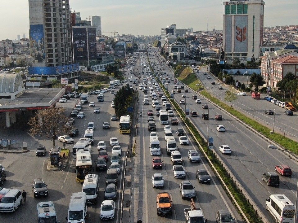 İstanbul'da trafik yoğunluğu yaşanıyor! İşte son durum! 6