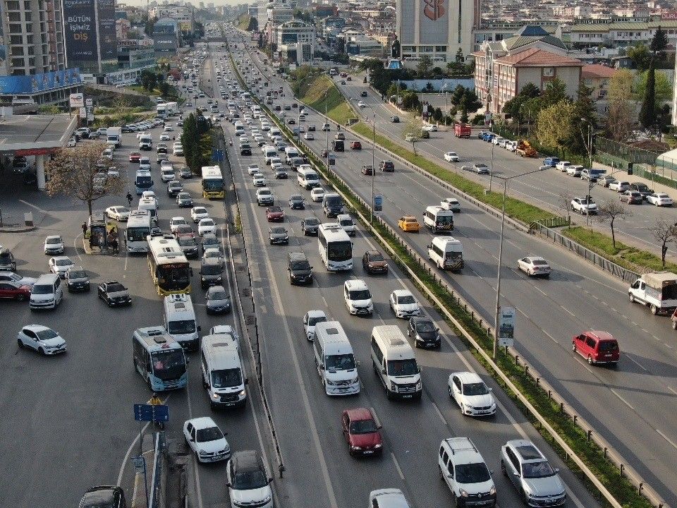 İstanbul'da trafik yoğunluğu yaşanıyor! İşte son durum! 9