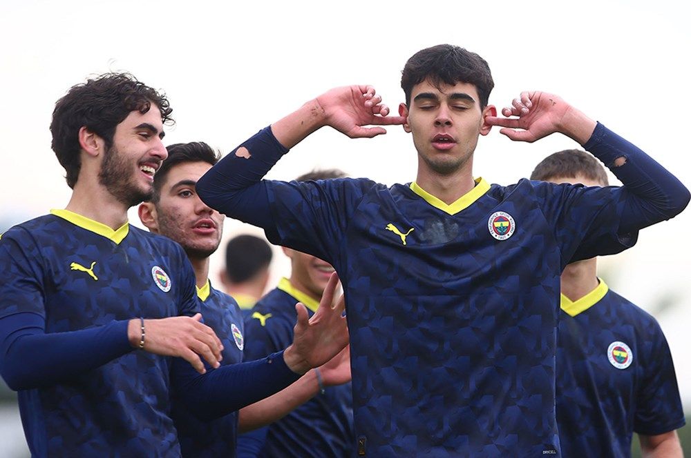 Fenerbahçe'den tarihe geçen karar: Bir günde iki maça çıkacaklar! 1