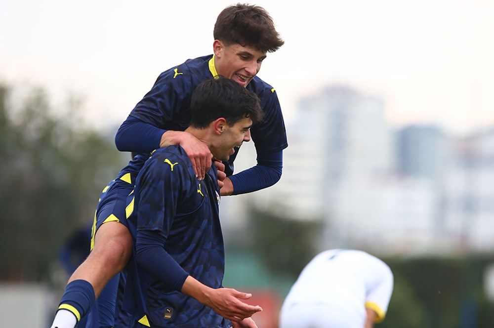 Fenerbahçe'den tarihe geçen karar: Bir günde iki maça çıkacaklar! 2