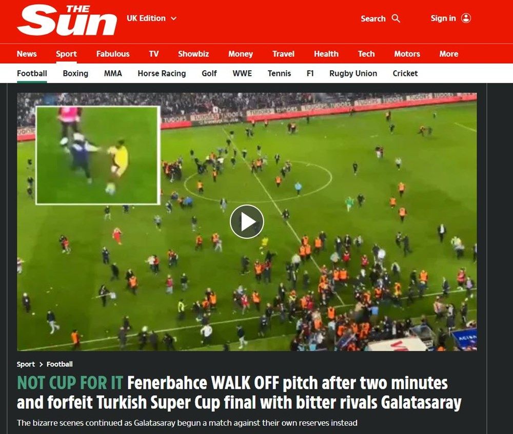 Tarihi Süper Kupa maçı tüm dünyada yankı uyandırdı! Dış basın Fenerbahçe'nin protestosunu manşetlerine taşıdı... 3