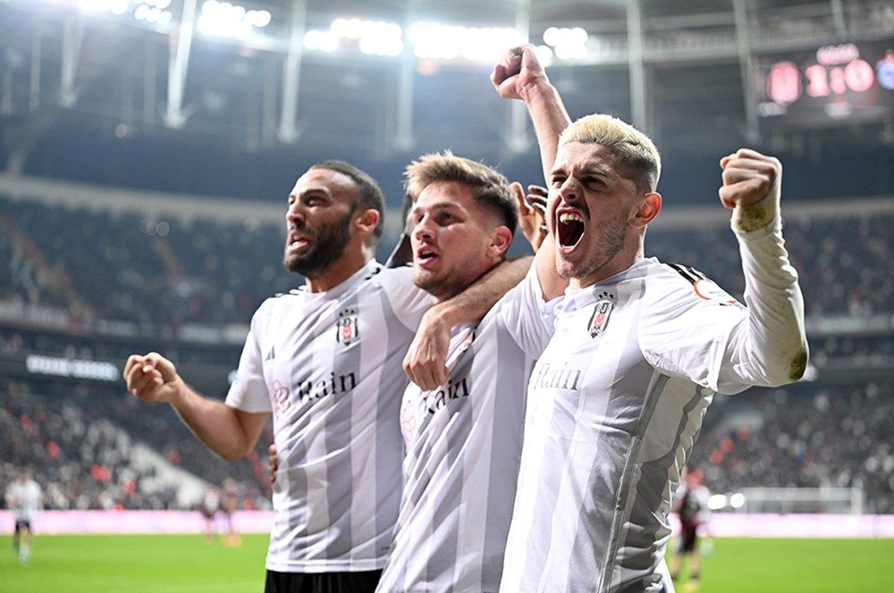 UEFA kulüpler sıralaması yenilendi! Süper Lig devi ezeli rakiplerini geride bıraktı: İşte o sıralama... 15