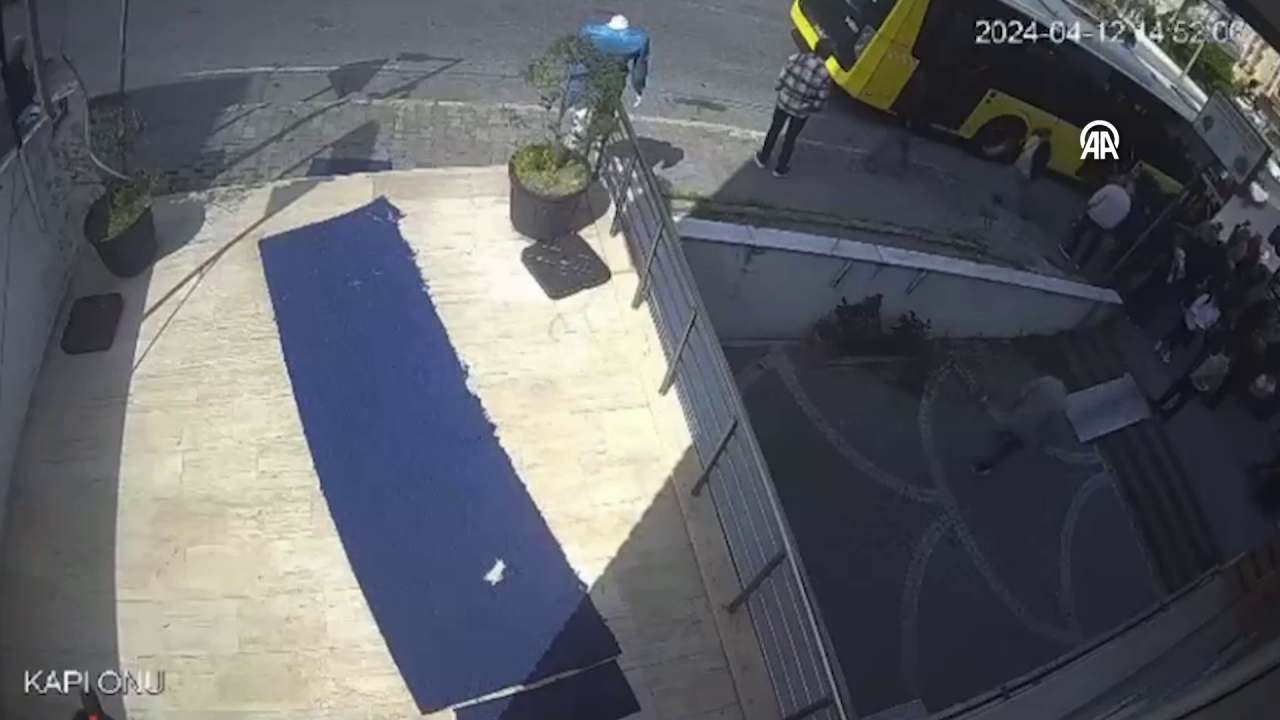 Beylikdüzü'nde seyir halindeki İETT otobüsünde çıkan yangın kamerada 6