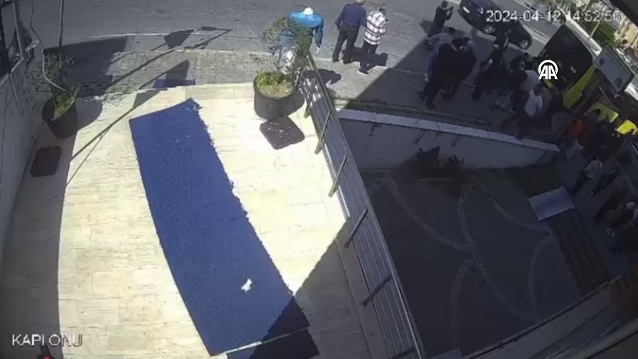 Beylikdüzü'nde seyir halindeki İETT otobüsünde çıkan yangın kamerada 7