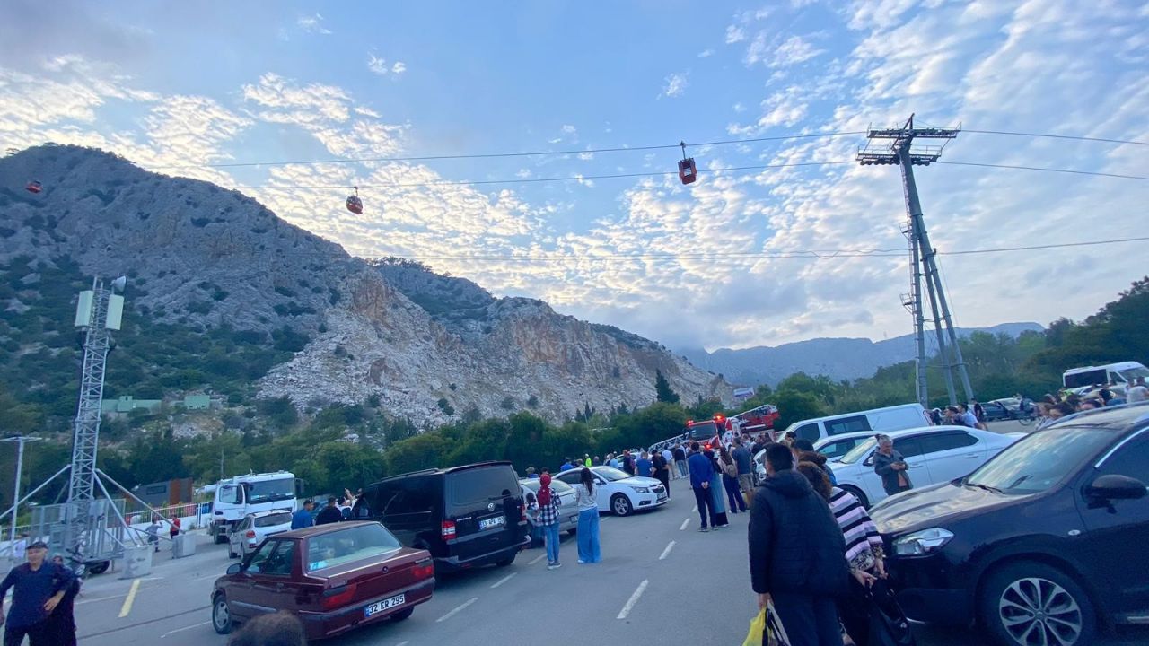 Antalya'da teleferik kabini düştü! Ölü ve yaralılar var 10