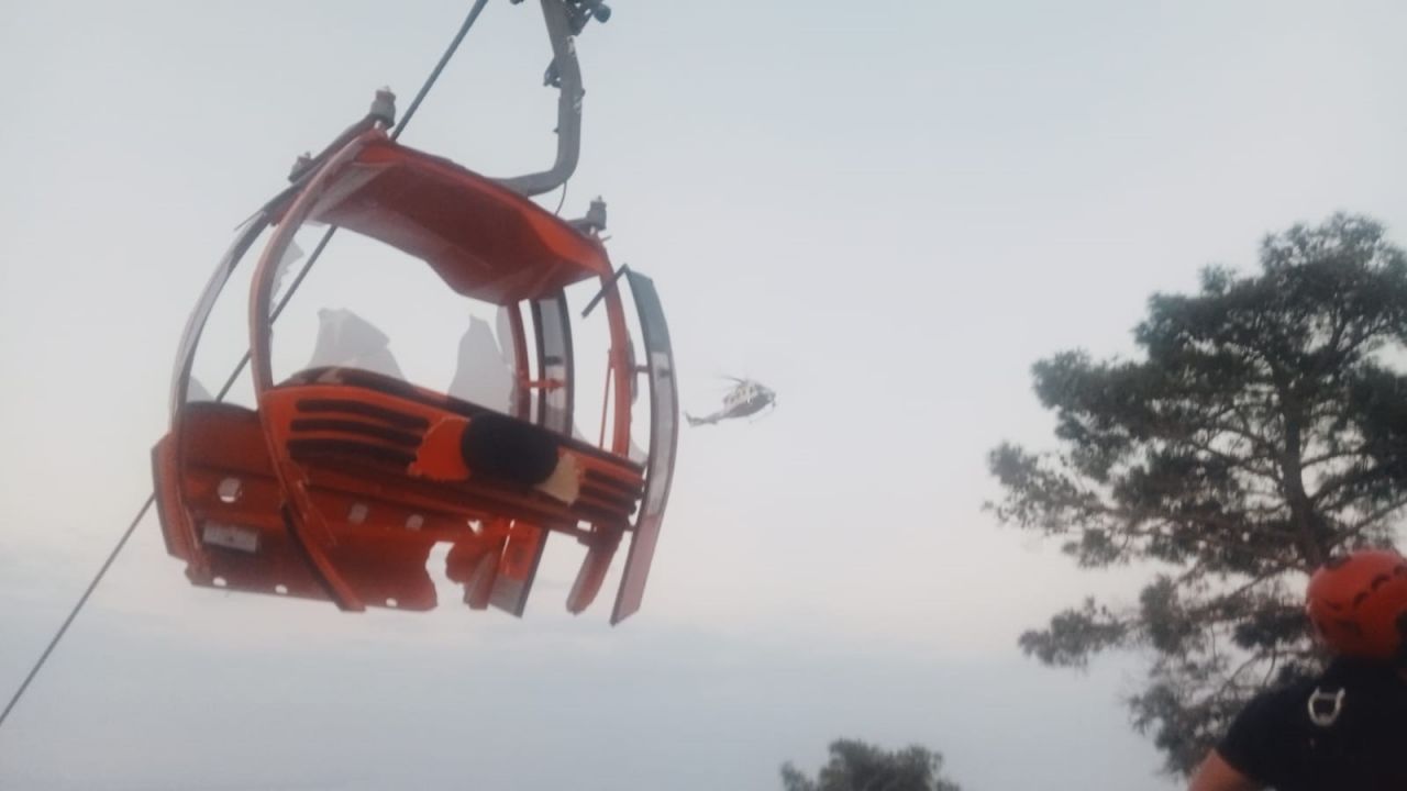 Antalya'da teleferik kabini düştü! Ölü ve yaralılar var 12