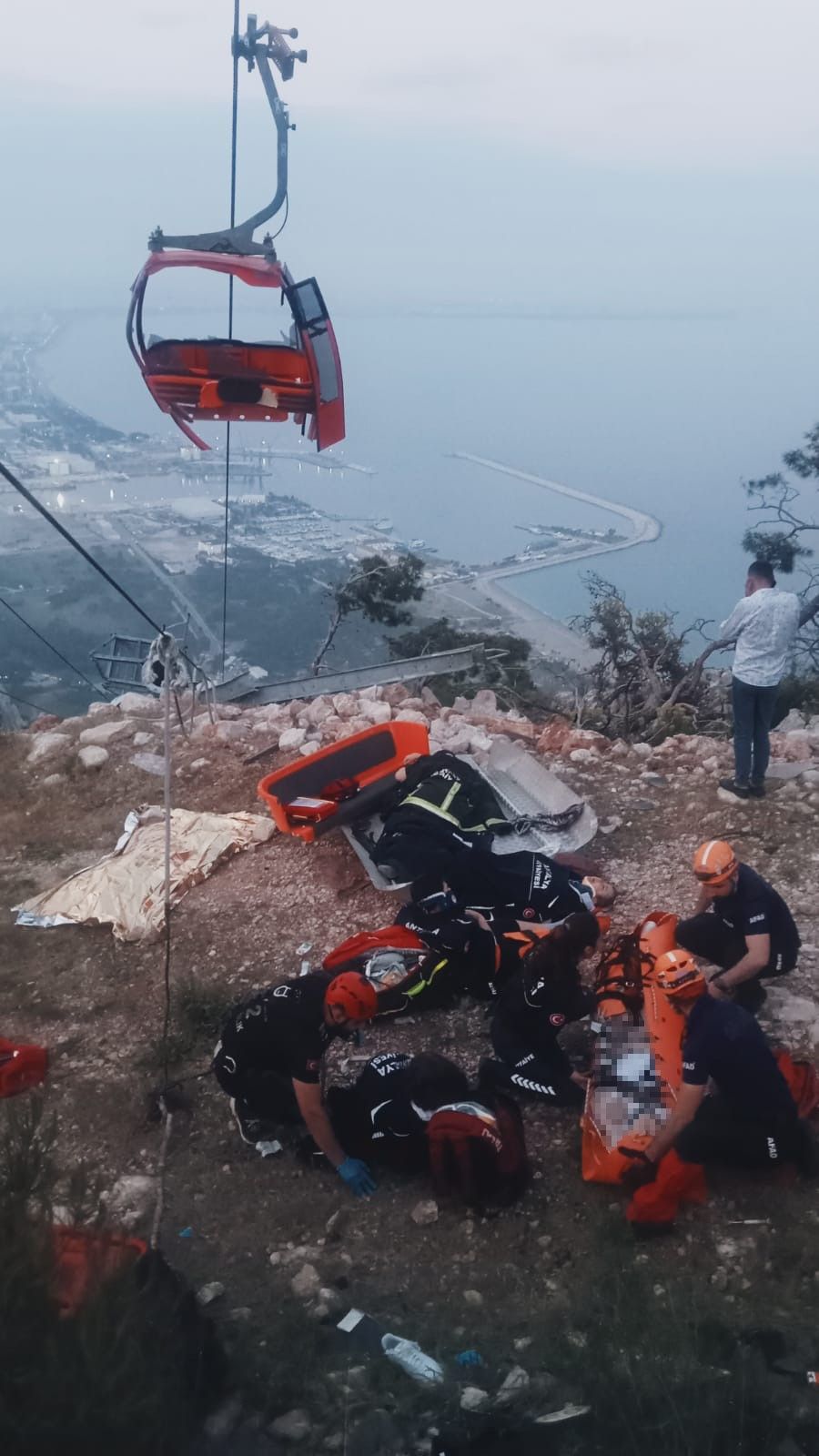 Antalya'da teleferik kabini düştü! Ölü ve yaralılar var 13