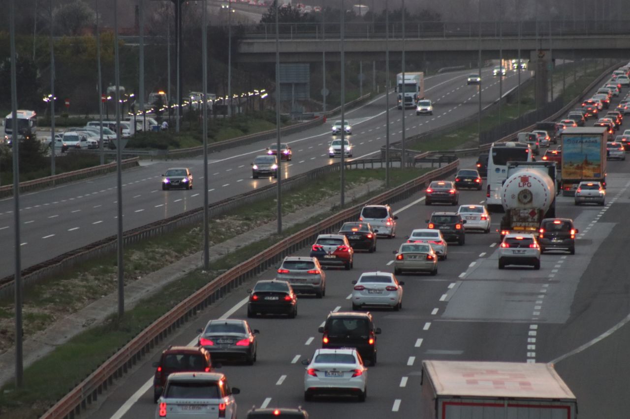 Kocaeli ve Bolu'da bayram trafiği yoğunluğu! İşte trafik durumu 1