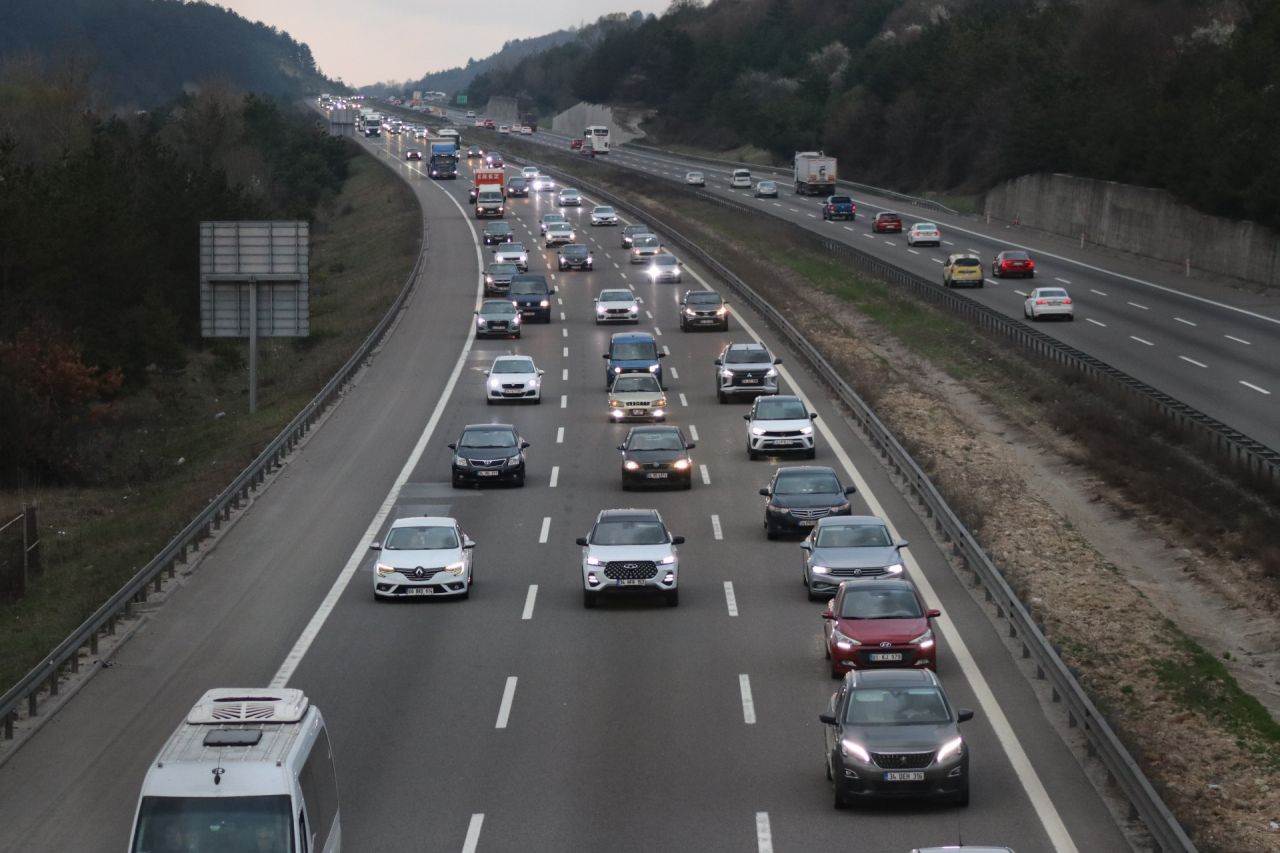 Kocaeli ve Bolu'da bayram trafiği yoğunluğu! İşte trafik durumu 2