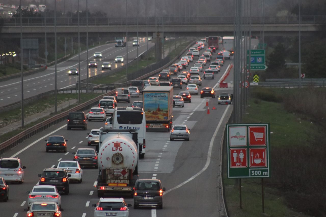 Kocaeli ve Bolu'da bayram trafiği yoğunluğu! İşte trafik durumu 3