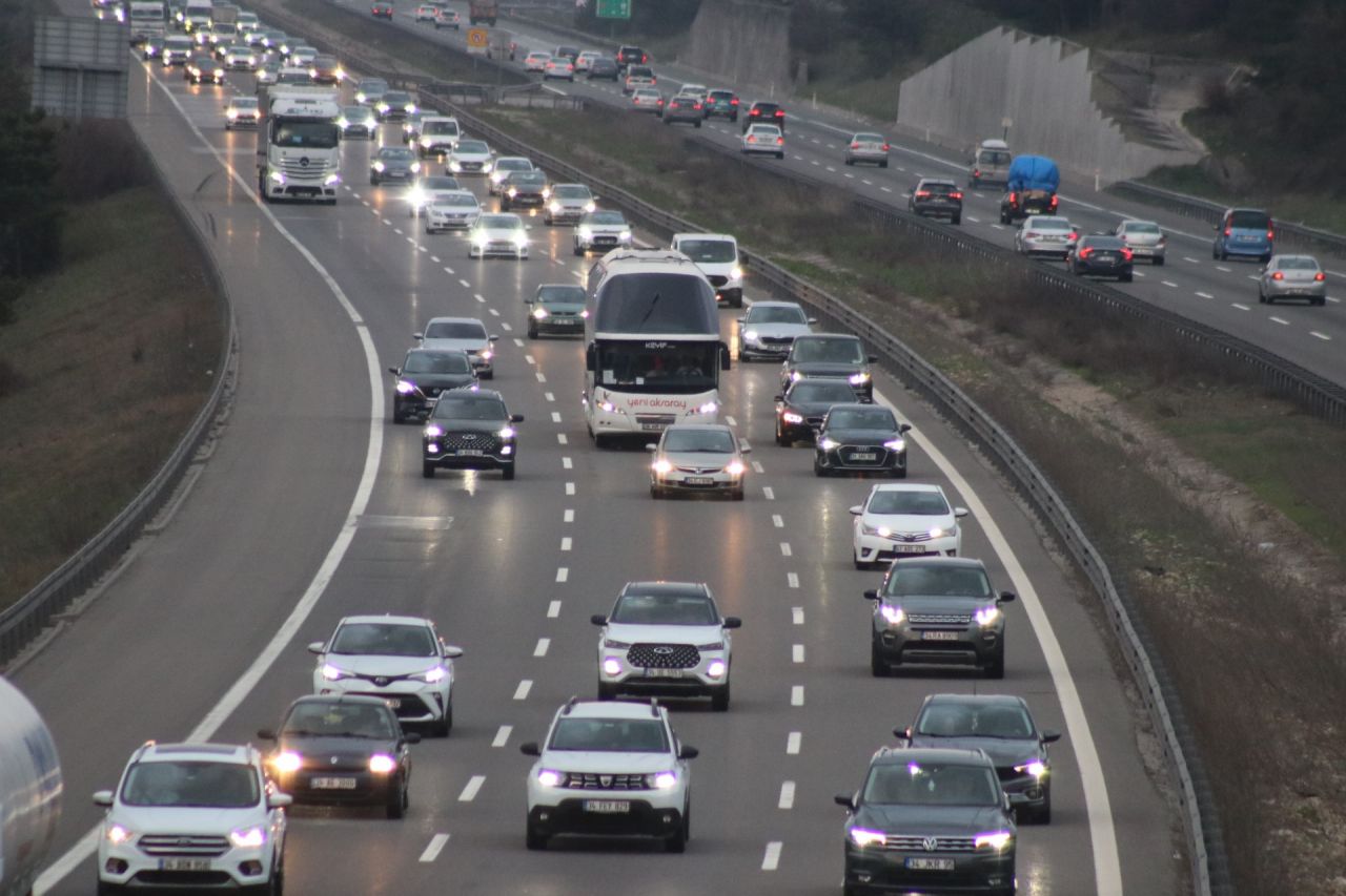 Kocaeli ve Bolu'da bayram trafiği yoğunluğu! İşte trafik durumu 4